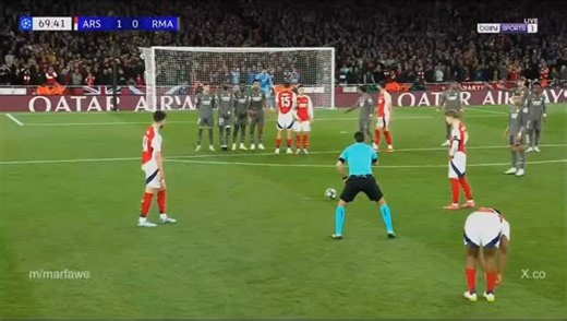 🎀 on Instagram‎: "في عام 2015 أطلت علينا السينما فنتازيه راقية جداً من بطولة مدللة هوليوود بلييك ليفلي في دور ادلاین بومان ، حيث يتناول فلم " عمر ادلاين " قصة امرأة تتعرض لصاعقه من البرق في عمر 29 سنه ، الشيء الذي يجعل عمرها يتوقف ، أي أنها لا تكبر ابداً. الفلم يكتشف فكره الخلود مقابل الانسانيه ، بعد الحادث الغامض أصبحت أدلاين ترى كل من حولها يكبرون ويتغيرون ويموتون حتى ، في حين أن ادلاین تبقى ثابتة لا تتغير كان أحكام الزمان لا تجري"‎