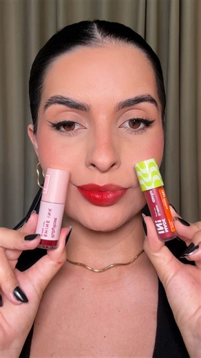 Andressa Galindo on Instagram: "vocês pediram pra eu comparar e realmente são bem diferentes então vai do seu gosto pessoal e o que está procurando 🥰 Usei o Shine Ink da Ruby Rose na cor SI40 e da Melu na cor Benzinho, quem quiser o link é só pedir que eu envio Qual você gostou mais? #glossrubyrose #glossmelu #shineink #glosstint #glossbaratinho"