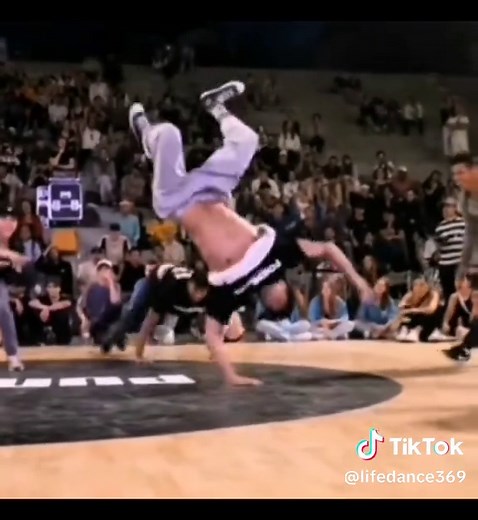 W 🇺🇸 #dancers #breakdance #dance #dancer #jabbawockeez #musica #vibe #battle