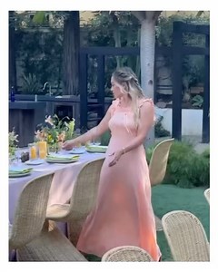Hilary Duff on Instagram: "Wish there was a picture of a bug in here so my caption could be… hugs n bugs"