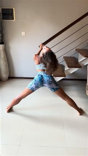 Hypnotic Stretching | Chebyjane #shorts #yoga #flexibility