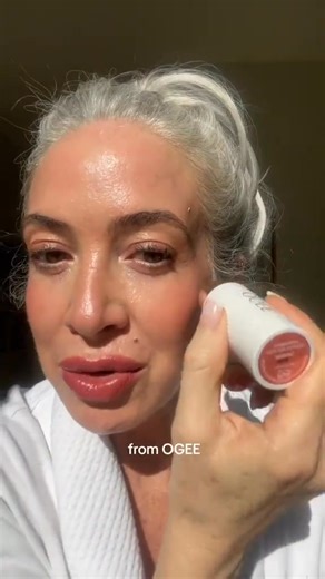 Reduce dullness, minimize imperfections, and reveal pure natural radiance with this simple, certified organic beauty regimen composed of four easy-to-use products. | OGEE