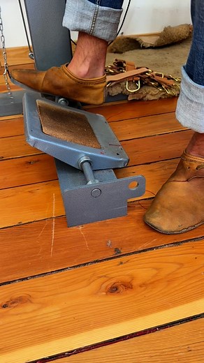 Money can’t ‘buy’ ya patina… you only can buy it with time. Why I didn’t make these moccasins earlier I don’t know! But nonetheless, running my machine feels like my feet are reading braille and the pedal is a part of my feet. Still not in a position to start selling these yet, but they’ve certainly got me thinking about all the clunky and thick rubber soled shoes we wears these days and how much it disconnects us from the world around us. ________________________(_/)_____________________ • • • 