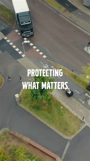 13K views · 304 reactions | In tight spaces or heavy traffic, it’s not always easy to see who’s near. Active Side Collision Avoidance Support uses radar to detect cyclists or pedestrians on the sides. If someone’s there, it warns you or even steps in to brake if needed so you can keep others safe, even when visibility is low. Click here to learn more about our driver support systems: https://bit.ly/46edEbo #VolvoTrucksSA #Safety | Volvo Trucks South Africa | Facebook