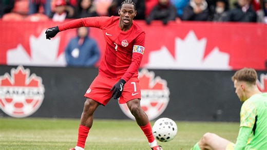 Ólafsson robs David's great scoring chance to keep it 2-0 for Iceland