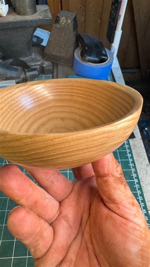 Full length Reels version - Struggling a bit this morning with a slipped disc that’s outstayed its welcome, so here’s a quick and simple bowl made out of some ash offcut. #woodturning #woodturnersofinstagram #scotland #dundee #timelapse #ash #simplebowl #robertsorbytools #osmopolyxoil #indasaabrasives #timelapse #woodturningtimelapse | Dundee Woodturning
