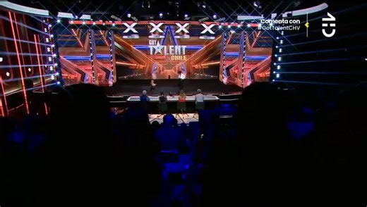 Perrita bailarina Carrie-G#perro #dancing #kerry #carrie #perrita #trucosperros #perrita #iperritaincreible #cuecachilena #perritatiktokera # #dancingmerenguedog #GoldenaRetriever #Got Talent Chile#perrita que baila #perro cuequero #Carrie #perrochistoso