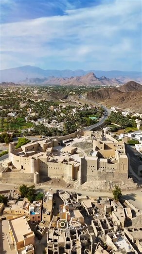 A trip to Bahla is an informative journey to understand history, an exploration of authentic culture and heritage and a fascinating inside look into the local lifestyle and way of living ✨ Insta: 🎥 Qais Al siyabi #Oman #OmanByYou #ExperienceOman #BeautyHasAnAddress | Experience Oman