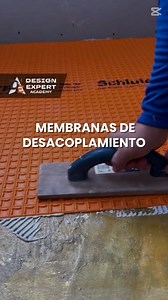 1.5M views · 11K reactions | Las membranas de desacoplamiento protegen los pisos cerámicos y de piedra natural al absorber las tensiones del subsuelo, evitando fisuras y desprendimientos. Además, funcionan como barreras impermeables, gestionando la humedad para aumentar la durabilidad y resistencia de tus revestimientos. #MembranasDeDesacoplamiento #Construcción #Revestimientos #Impermeabilización #Renovación | Design Expert | Facebook