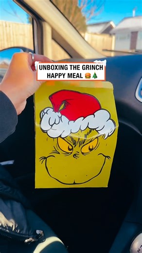 Unboxing the Grinch Happy Meal 💚 | FOODbible