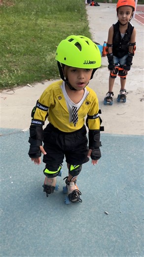 Sabse badiya or sbse ghatiya 😶‍🌫️🧠#skatingshoes #patins #rollerblading #viral#shorts