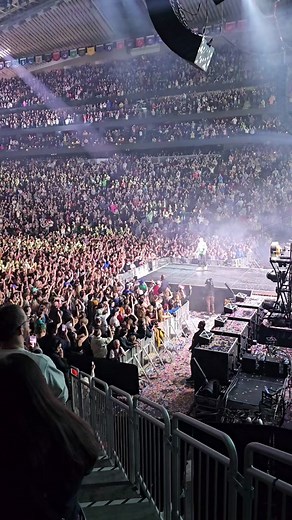 Can't Hold Us Macklemoore at Climate Pledge Arena Seattle #macklemore #ryanlewis #cantholdus #can'tholdus #macklemoreseattle #bentour #bentour2023 #climatepledgearena #seattle @Macklemore