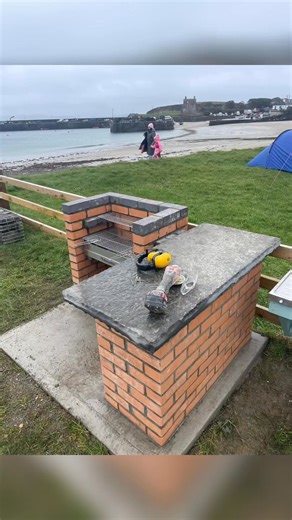 👷👷‍♀️A sneak peek at what the Clare Island community got up to with @_harrisongardner & @rteone Build Your Own Home…. Community edition. 👷‍♀️👷 The team captured beautiful footage of the island & the twists & tales of this self build to the final result @clareislandcommunitycentre 🏫 We are so proud of what we achieved. Teamwork really does make the dream work! Stay tuned for Clare Island’s feature in the coming weeks. We are buzzing to see how it turned out! 🎥 #buildyourown #selfbuild #refu