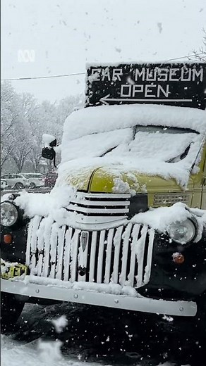 Heavy snowfall in NSW's Northern Tablelands | ABC NEWS