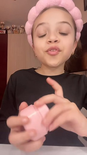 Chrizaya|Model| on Instagram: "Full face of makeup using @p.louiseceo @plmakeupacademy … Let me know what you think! 💝😇#fyp #foryou #foryoupage #makeup #makeupartist"