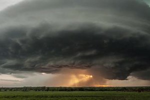 Must-See Time-Lapse Footage of Supercells Forming Over Climax, Kansas