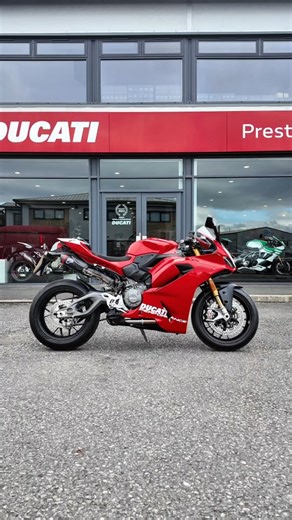 🔥 The sound of pure racing DNA 🔥 Today in the workshop we fitted a full Termignoni racing exhaust system to this stunning Panigale V2S – and the result is nothing short of breathtaking. 🏍️💨 From the deep rumble at idle to the spine-tingling roar on throttle, the Termignoni unlocks the true character of Ducati’s V2 engine while shaving weight and boosting performance. 📍 Fitted right here at Ducati Preston – where passion meets performance. #DucatiPreston #PanigaleV2S #Termignoni #RacingDNA #
