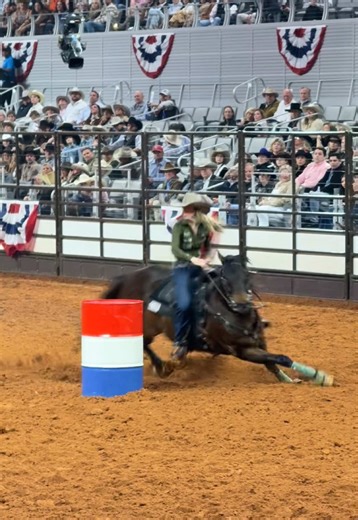 Acey Pinkston is the fastest cowgirl of the night inside Dickies Arena! 👏🔥 Her 16.30-second run rockets her to the top of the leaderboard and sends her straight to the Fort Worth Stock Show & Rodeo Finals on Saturday!