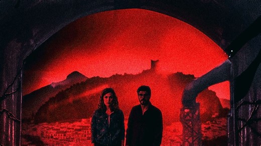 怪物钻进了女人的肚子里