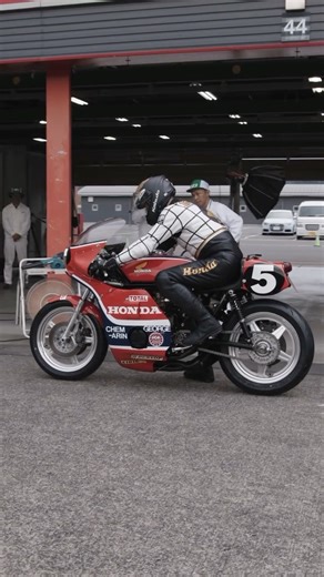 Want to keep the ride feeling alive even in the off-season! Hope it brings a bit of throttle energy your way🔥 #Honda #RCB1000 | HRC - Honda Racing Corporation