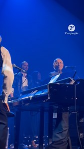 🌟 Guy Balavoine ovationné sur scène 🌟 @danielbalavoineofficiel Moment fort lors de la première du spectacle hommage « Balavoine, ma bataille » ✨. Guy Balavoine, frère de Daniel, est monté sur scène et a reçu une véritable ovation du public 👏💙. Un instant chargé d’émotion qui a marqué la soirée. 👉 Vous irez voir ce spectacle en hommage à Daniel Balavoine ? 🎤 #Purepeople #Bestimage #GuyBalavoine #DanielBalavoine #BalavoineMaBataille #Première #event #hommage #musique | Purepeople.com