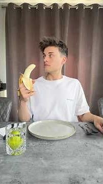 How to eat a banana…😶