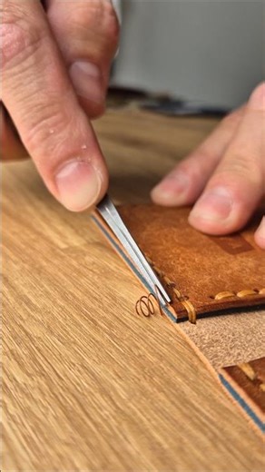 Making a handmade leather bifold wallet with vegetable-tanned full-grain leather #asmr #leathercraft