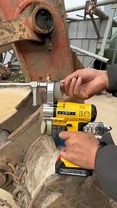 1M views · 3.6K reactions | Precision Cleaning with Japanese Tools #JapaneseTools #MachineMaintenance #Efficiency | Fact Pulse | Facebook