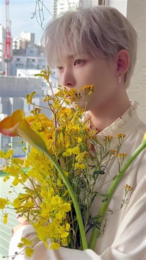 ar3・4月合併号より、&TEAMの連載『COLOR OF &TEAM』オフショット第2弾を投下💝 えええ……天使すぎません?😮‍💨 まさに透明感が限界突破しちゃいました🫨✨ どこの王子様？なHARUAさん、誌面もチェックして、もっともっときゅんしちゃってください🫰🏻💛💛 #andTEAM #HARUA #COLOROFandTEAM #ar #ar3_4月合併号