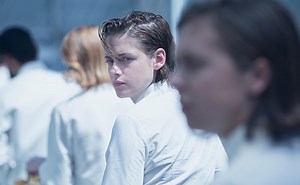Kristen Stewart e Nicholas Hoult nel trailer di Equals