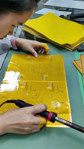The PCB that looks like it will break, but is actually the strongest