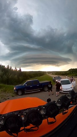 This Shelf Cloud Looks Like an Alien Spaceship! 😍🌪🛸
