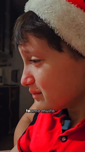 Gmidi Channel on Instagram: "Há exatos um ano, no Natal passado, eu registrei esse momento. Meu filho, emocionado com o final de "Tudo Bem no Natal Que Vem", chorava ao entender a mensagem mais valiosa que existe. E hoje, repostando isso 365 dias depois, sinto que a vida imitou a arte: pisquei, e o Natal chegou de novo. ​Como escrevi naquele dia: Às vezes, a vida passa tão depressa que só percebemos o que perdemos quando já não dá mais para voltar. Esse filme não é apenas ficção; é um espelho. N