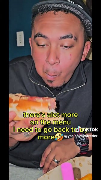 LET ME PLUG YOU!!! So we went down to @Op7deLaan in Grassy Park, they only operate on a Friday, and let me tell you, this Seafood burger, top class!!! for more inquiries contact Whatsapp Rifqua 078 148 8662 Naadirah 072 112 5222