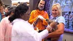 Like the parrots, horses, wolves, cows, goats, camels, beetles, owls, rabbits, chipmunks, bats, turtles, snakes, monkeys, cheetahs, elephants and other exotic animals that have before it, in Dallas a baby kangaroo became the recipient of Amma's love and compassion. As Amma says, "The love of awakened motherhood is a love and compassion felt not only towards one’s own children but towards all people, animals and plants, rocks and rivers—a love extended to all of nature, all beings." | Amma