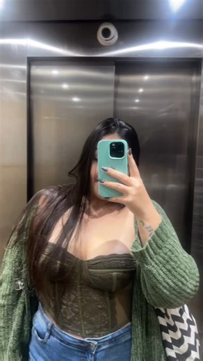 Beatriz Iurilli 💅🏻👩🏻‍🎨 on Instagram: "Unha é sobre personalidade, sobre gosto, não tem NADA relacionado a condição financeira ou classe social! Antes de julgar o trabalho das nossas colegas de profissão podíamos entender o mercado que cada uma de nós temos, se decoração nas unhas é sinônimo de sujeira todas nós das bolha de NailArt somos bem sujinhas e AMAMOS isso! Cada profissional trabalha de um jeito e escolheu se especializar em uma área, seja ela na naturalidade de unhas clássicas ou a