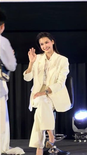 The smile of my beautiful sister #EngfaWaraha #NateeRoyLehFinale | Siam Paragon