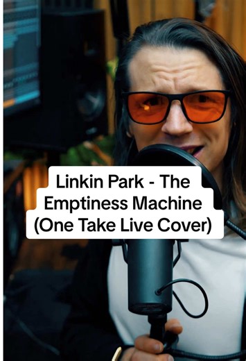This one is really hard to sing. But it doesn’t look like it 😅 Linkin Park - The Emptiness Machine #linkinpark #theemptinessmachine #alttok #chesterbennington #numetal