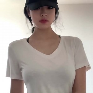 Loose V neck Shirt 👕🤍 🛒Lazada: https://s.lazada.com.ph/s.RIa0V?cc 🔗Shopee: https://shope.ee/8A5uMRLuHw | Ｐｏｔａｔｏポテト