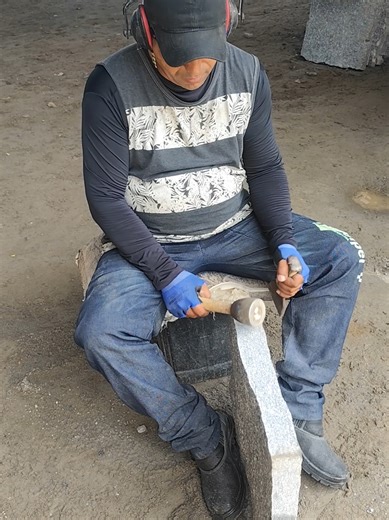 Rachando peça 47x47 granito Miracema #pedrasnaturais #pedrasdecorativas #construção #imoveis