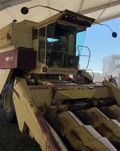 From breaking the 8-hour wheat harvest world record in 2014 to the next generation of New Holland CR10 and CR11 combines landing in Australia last month, New Holland continues to lead the field 🌾 Here's to another 50 years of game changing combine technology 💪 📸 Curtis Sales Service #NewHollandAU #CR11 #HarvestingInnovation #FarmingTechnology #Agriculture #CombineHarvester | New Holland Agriculture