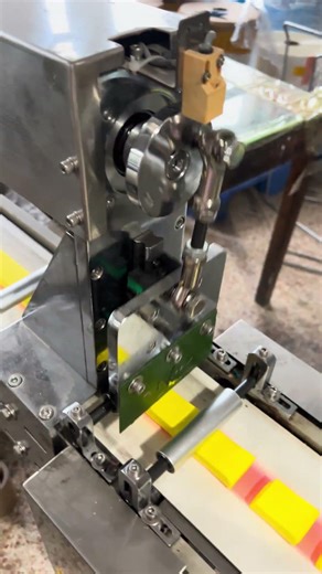 Plasticine extrusion, cutting, and packaging machine