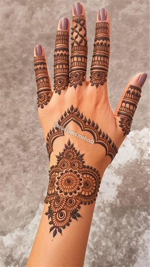 Simple Back hand Mehndi//tranding unique Mehndi Design//#shortsfeed #mehndi #dulhandulhan #henna #