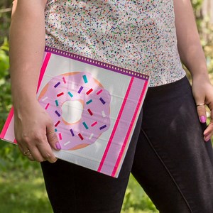 You donut want to miss this notebook how to! 🍩 ⬇️ Watch full how to: http://ms.spr.ly/duck-tape-donut-notebook | Duck Tape