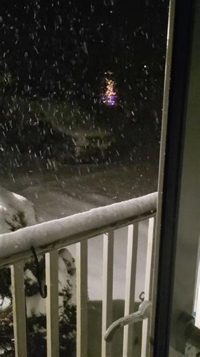 Satisfactory snow #satisfying #oddlysatisfying #snow #ice #fyp #eliasbarros10