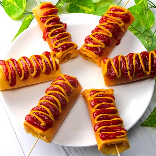 8.9K views · 101 reactions | 【天才】アレを使えば家で簡単にアメリカンドッグが作れちゃう！ / How to Make a Corn Dog with a Japanese Egg Pan レシピはこちら！https://bit.ly/3EgYFhN | Tasty Japan | Facebook