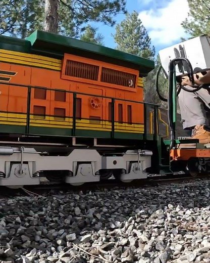 1.6" Scale Locomotive at Work #livesteam #train #modelrailroad