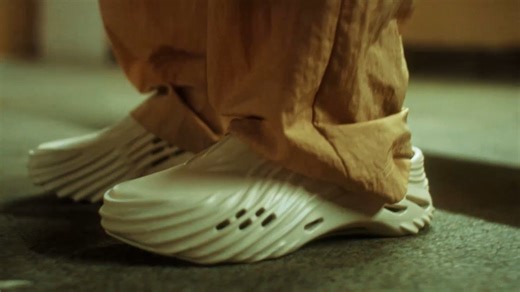 47K views · 155 reactions | 헛헶혁 혁헵헲 헰헶혁혆 현헶혁헵 헯헼헹헱 혀혁혆헹헲 헮헻헱 헸헶헹헹헲헿 헰헼헺헳헼헿혁. Shop New Arrival Echo Wave Clog: https://crocs.com.mm/products/unisex-crocs-echo-wave-clog #Crocs #CrocsMyanmar #EchoWaveClog #NewArrival | Crocs Myanmar | Facebook