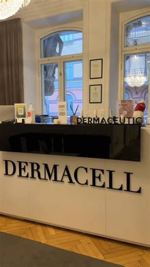 Microblading 3D ögonbryn | Microblading utbildning | Göteborg on Instagram: "Hos oss står utvecklingen aldrig still. Vi investerar kontinuerligt i våra artisters kunskap, teknik och precision för att du som kund alltid ska få resultat på absolut högsta nivån. I denna videon ser du hur våra artister tränar och förfinar sin teknik inom skuggning med maskin i kombination med microblading. När du bokar hos oss på Dermacell kliniken bokar du inte bara en behandling. Du bokar erfarenhet , ansvar och e