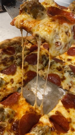 🍕 It’s Friday — and what better plan for dinner tonight? 🍕 Treat the family to the newest, freshest, homemade pizza in Rice Lake at Cheeseheads. From our hand-tossed dough to our rich homemade sauce and premium toppings, every pizza is made with care — and it shows in every bite. If you haven’t tried Cheeseheads pizza yet, now’s the time. Saddle up the family and stop in, or make it easy and call 📞 715-558-5612 for takeout. We’re so confident in our pizza that we’re not just joining the conve